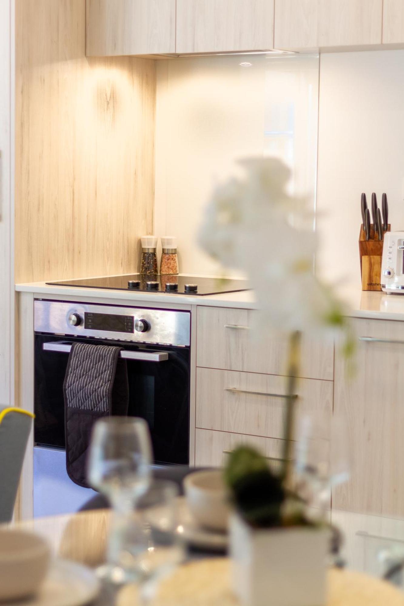 Central Escape On Cashel Street 2 Bed 2 Bath كريستتشيرش المظهر الخارجي الصورة